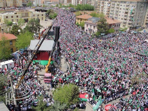 Diyarbakır'da dev protesto!