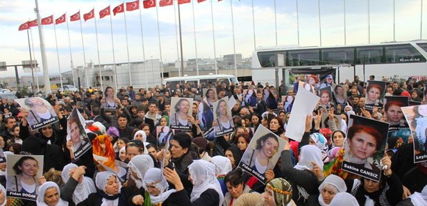 3 PKK'lı kadının cenazesi Diyarbakır'da 