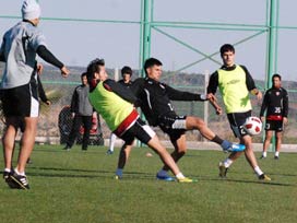 Adana'da futbolcular  kenetlendi 