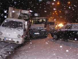 Ankara, güne kara teslim olarak uyandı 