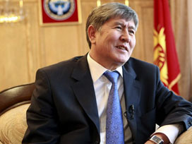 Atambayev, Nazarbayev´i kutladı 