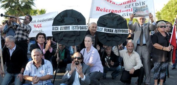 Büyükşehir Yasası'nı protesto için yol kapattılar 