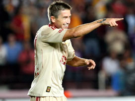 Baros'un yerine Harry Kewell 