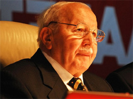 Başbakan Erbakan camide bile dinlendi 