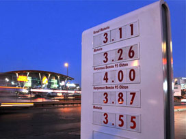 Benzine gece yarısı zammı 4 lira 1 kuruş 