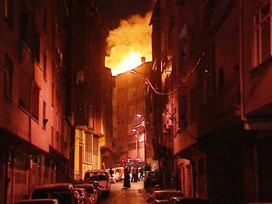 Beyoğlu'nda marangoz atölyesinde yangın 