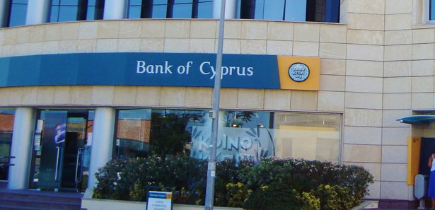 Cyprus Bank'a bombalı saldırı 