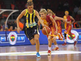 Derbide Galatasaray güldü: 76-66 