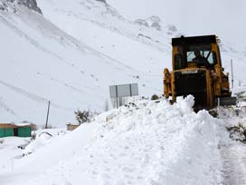 Doğu'da 297 köy yolu ulaşıma kapandı 