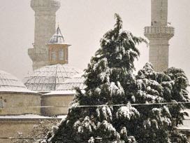 Edirne'de kar trafiği felç etti 