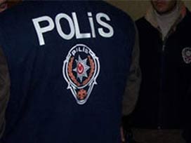 Erkek polis kazayla kadın polisi vurdu 