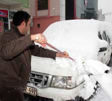 Erzincan'da kar yağışı hayatı olumsuz etkiliyor 