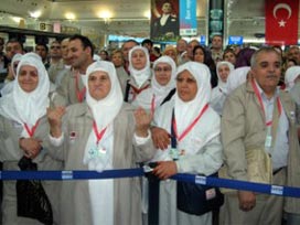 Esenboğa 400 hacı adayını birden uğurladı 