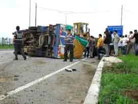 Eynesil'de trafik kazası: 2 ölü, 1 yaralı 