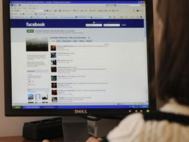 Facebook'ta Başbakan'a hakarete görevden alma 