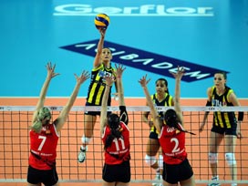 Fener'i evinde yenen Vakıfbank finalde 