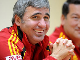 Hagi: Forvet transferi şart 