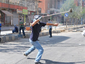 Hakkari'de izinsiz gösteriye polis müdahelesi 