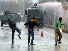 Hakkari'de şehit olan polis toprağa verildi 