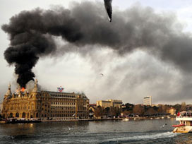 Haydarpaşa'da yangının izleri siliniyor 