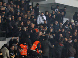 İnönü'de şeref tribünü karıştı 