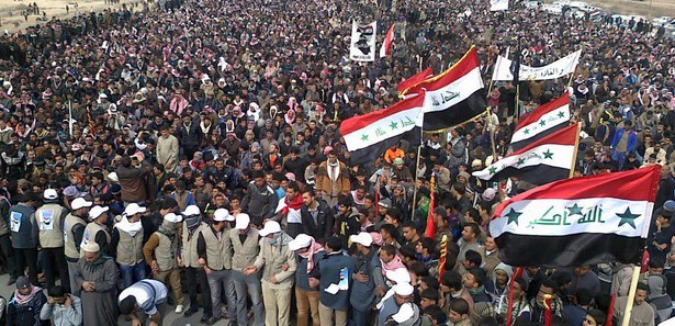 Irak'ta yüzbinler Maliki'yi protesto etti 