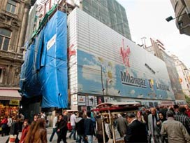 İstiklal Caddesi'nde Demirören skandalı 