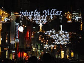 İstiklal Caddesi'ne yılbaşı erken geldi 