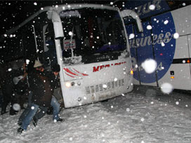 İzmir-Afyon-Uşak arasında ulaşım durdu 