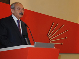 Kılıçdaroğlu: Başbakan övünmüyor, dövünüyor 