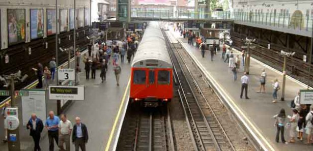 Londra'da hızlı trende yangın 