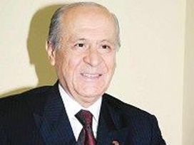 MHP lideri Bahçeli'ye üç hilalli elma 