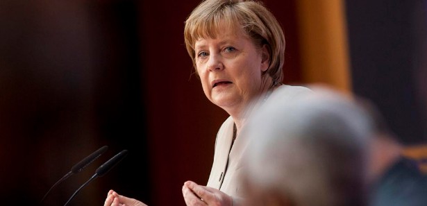 Merkel, çocuk parasını 219 Euro'ya çıkarıyor 