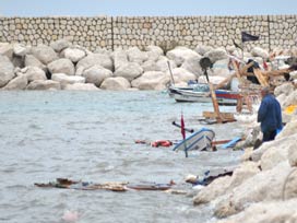 Mersin'de fırtına 35 balıkçı teknesini batırdı 