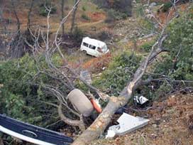 Muğla minibüs şarampole uçtu: 1 ölü 