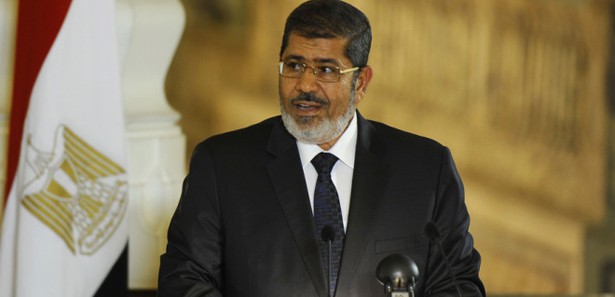 Muhammed Mursi, geri adım attı 