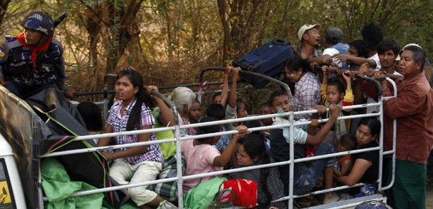 Myanmar'da 2 cami ve 50 ev kundaklandı 