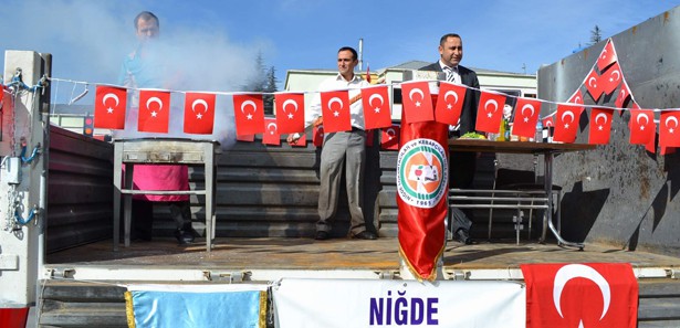 Niğde'de 'Cumhuriyet mangalı' 