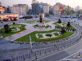 Öldürülen oğlu için Taksim'de çadır kurdu 