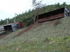 Osmaniye'de yük treni devrildi / 