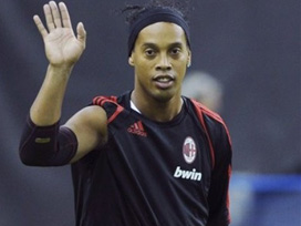 Ronaldinho'dan transfer açıklaması 