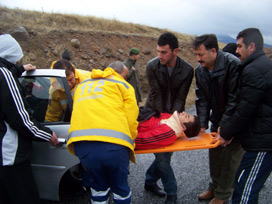 Sakarya'da kamyonla TIR çarpıştı: 1 ölü 