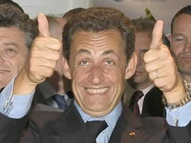 Sarkozy, internetten yardım topluyor 