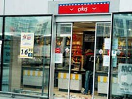 Seyyar ATM'yi yükleyip götürdüler 