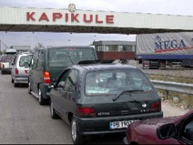 Sınır kapıları geçici olarak trafiğe kapatılıyor 