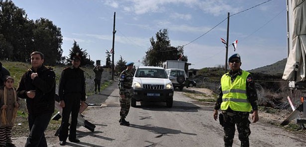 Suriye'de rehin alınan gözlemcilerden haber var 