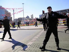 Taksim'de başka bombalarda bulundu 