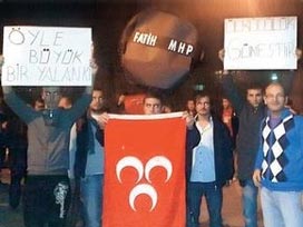 Ülkücü gençlerden dizi setine protesto baskını 