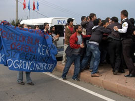 Üniversitelilerden yiyecek ve otobüs yelemi 