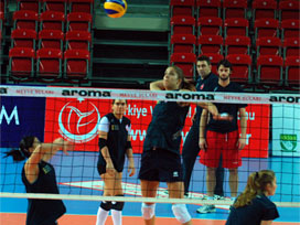 Vakıfbank Güneş Sigorta TT 4'lü finale hazır 